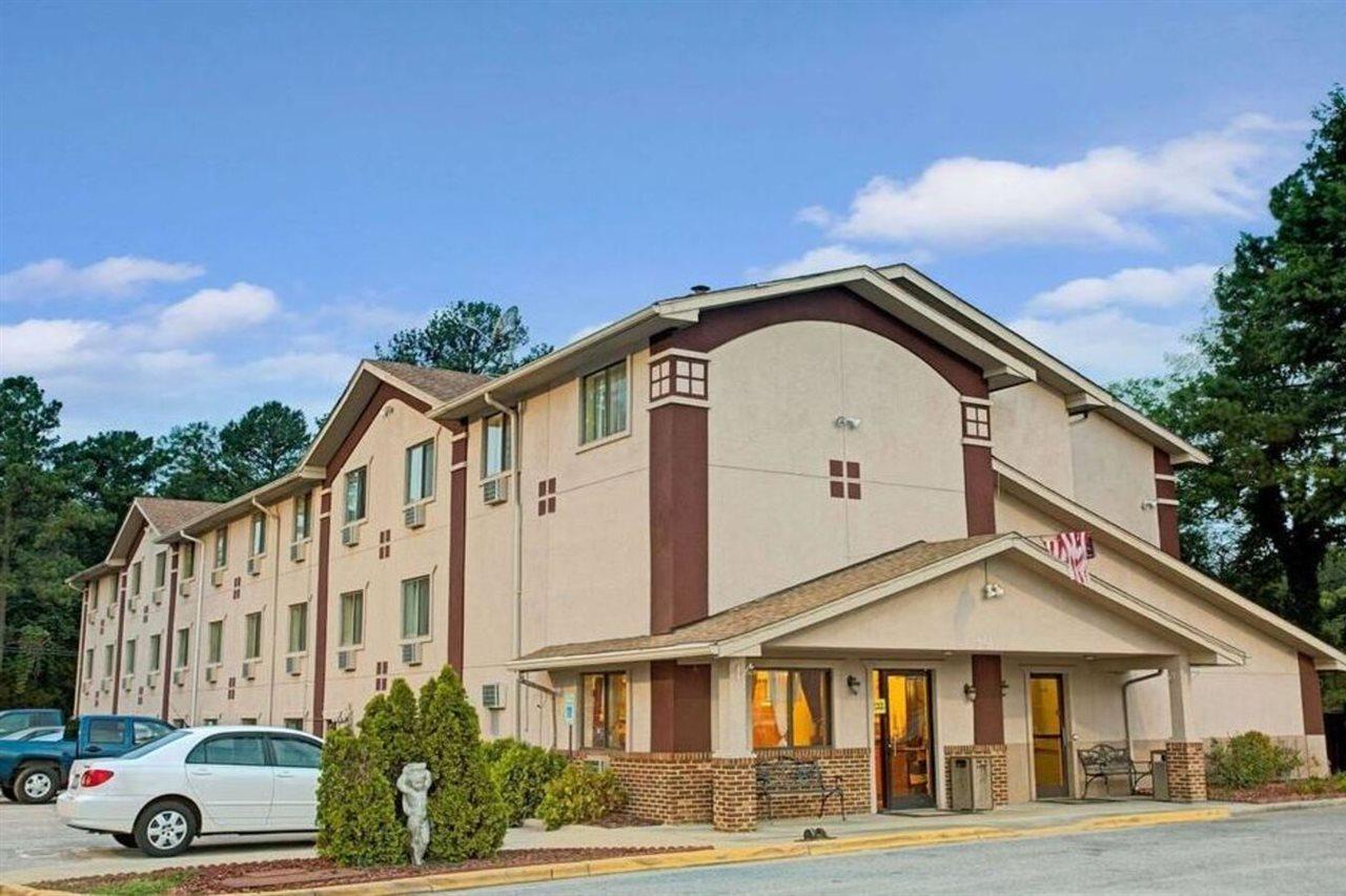 Super 8 by Wyndham Spring Lake/ Fort Bragg Eksteriør bilde