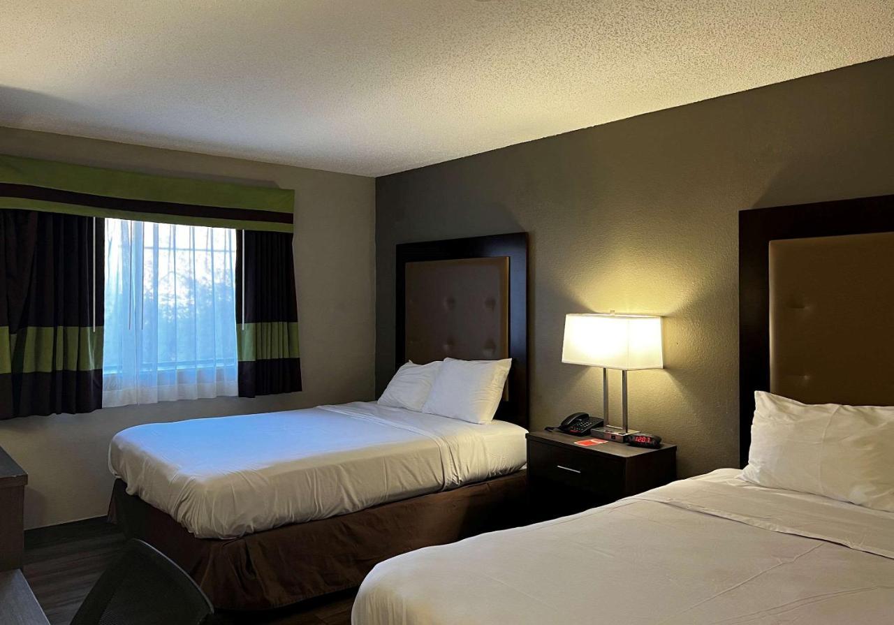 Super 8 by Wyndham Spring Lake/ Fort Bragg Eksteriør bilde